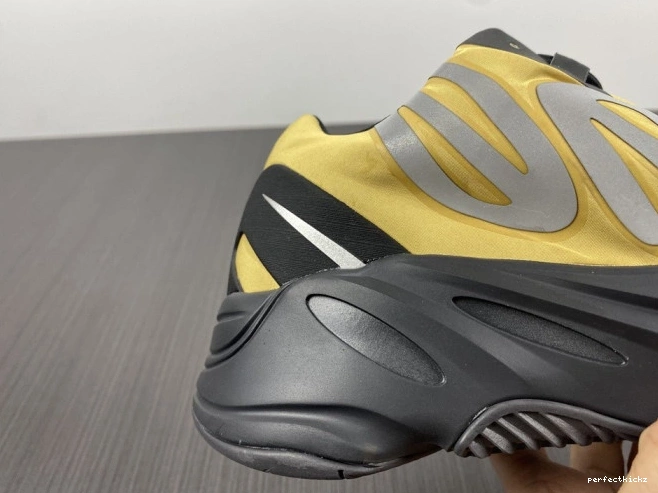 Yeezy 700 Flux' MNVN GZ0717 'Honey Boost 0730